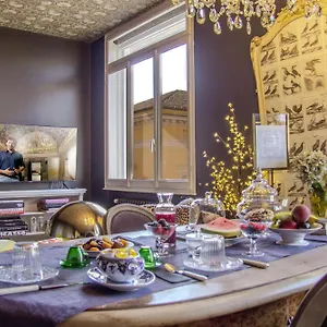 La Maison Du Theatre Bed and breakfast